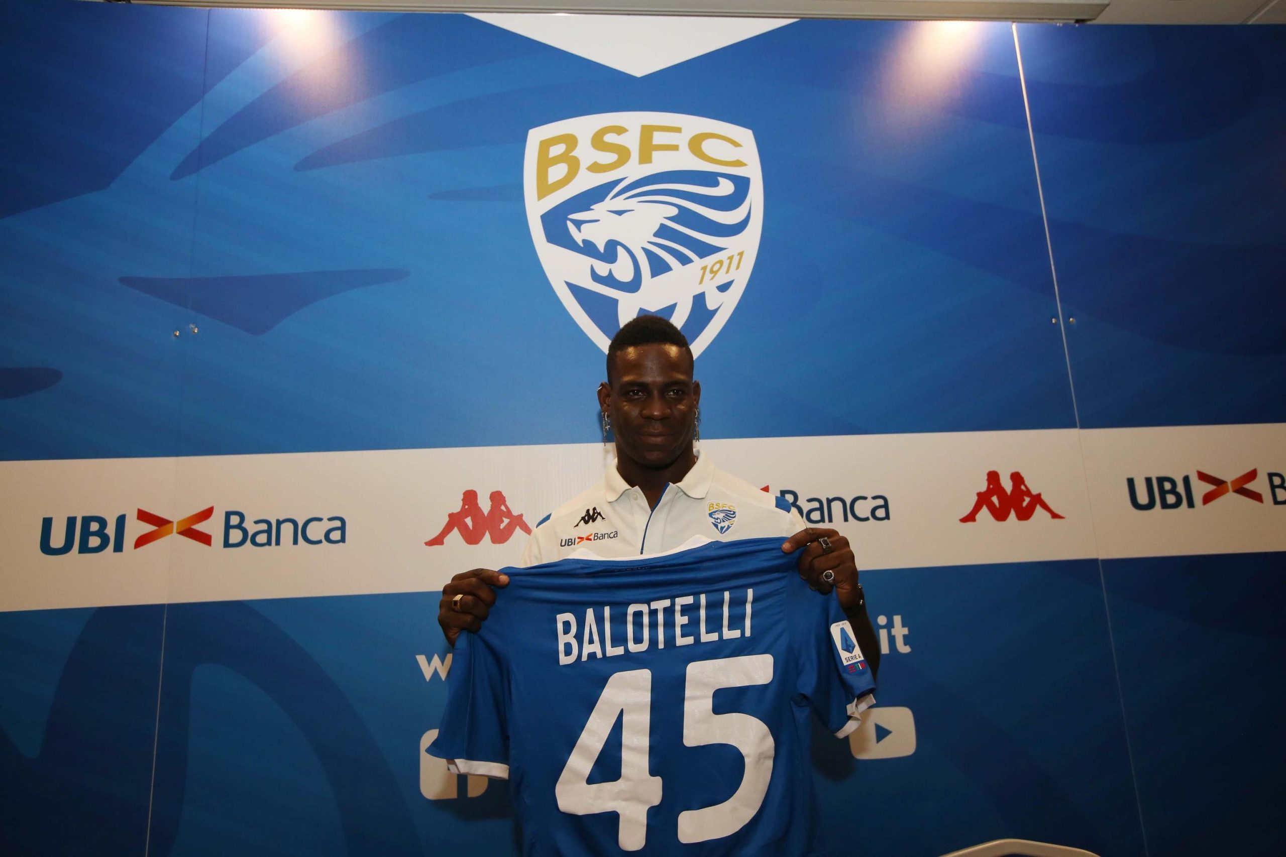 Mario Balotelli al Brescia: le foto della presentazione Mario Balotelli al Brescia: le foto della presentazione
