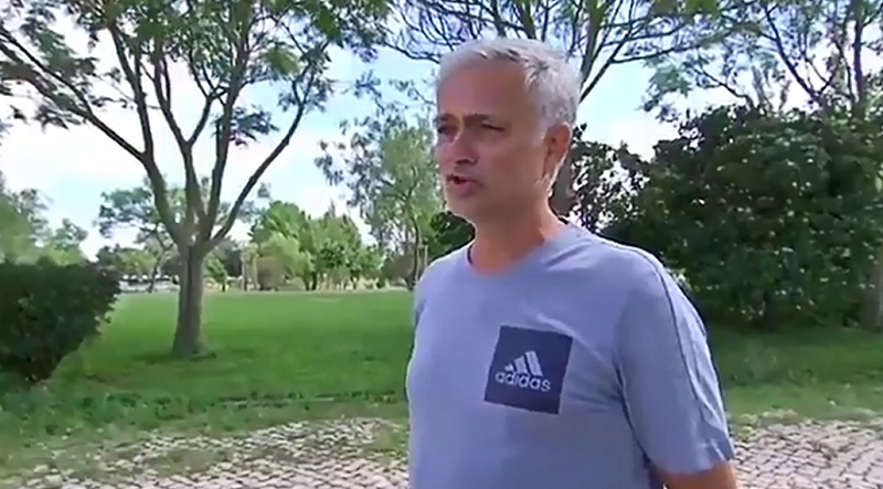Jose Mourinho piange: “Mi manca il calcio” I VIDEO Jose Mourinho piange: “Mi manca il calcio” I VIDEO