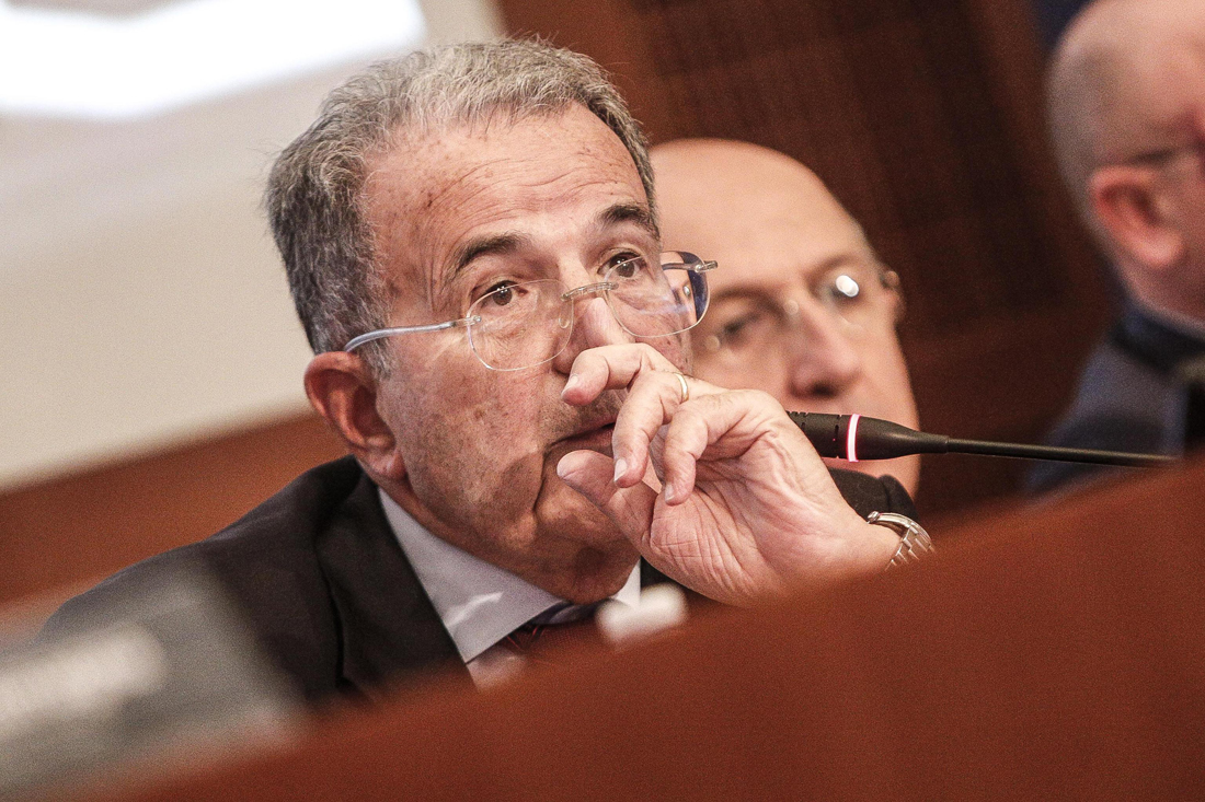 Prodi invoca il grande inciucio con Renzi, Casini e Gianni Letta