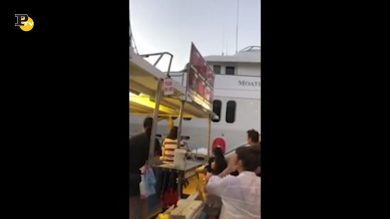 Australia, schianto di uno yacht provoca paura nella folla