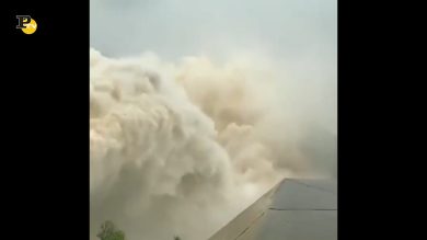 India, l’apertura di una diga causa una enorme valanga d’acqua