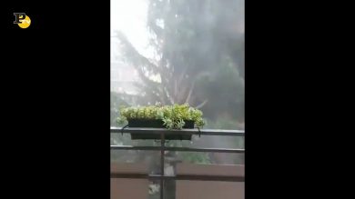 Bolzano, violento temporale e grandine in centro