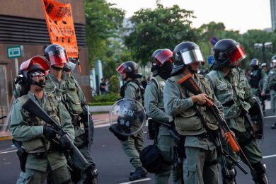 La Polizia di Hong Kong armata dall’Occidente