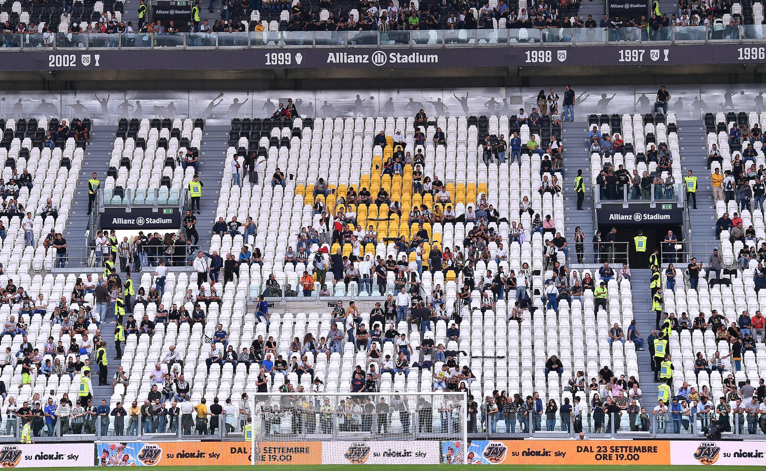 Daspo decennali e razzisti banditi: così il calcio italiano si sta ribellando Daspo decennali e razzisti banditi: così il calcio italiano si sta ribellando
