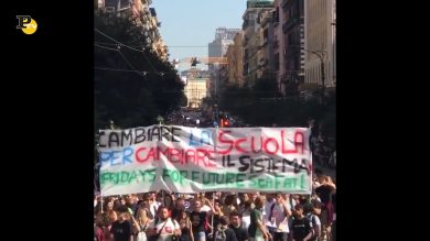 Sciopero #fridaysforfuture, la manifestazione a Napoli