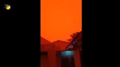 Indonesia, cielo rosso per colpa dello smog
