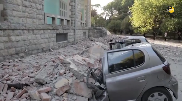 Terremoto in Albania: numerosi i crolli e i feriti Terremoto in Albania: numerosi i crolli e i feriti