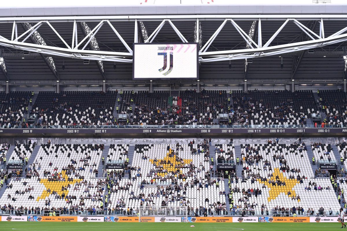 Galleria foto 'Juventus, ecco la curva degli ultras con gli steward e senza striscioni' - foto 3