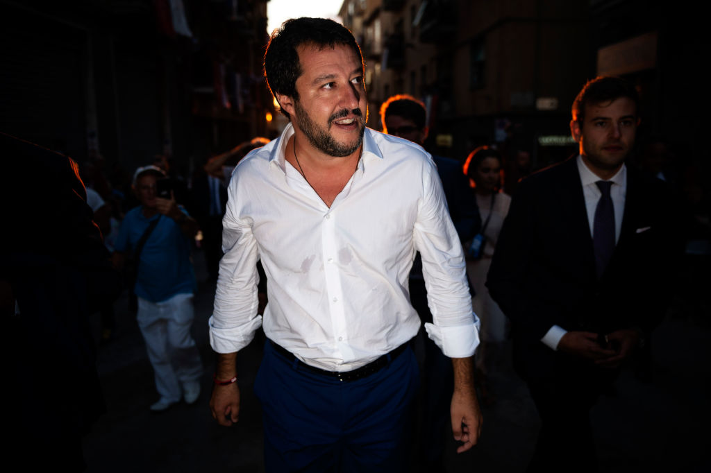 Grillo ingoiato, Salvini sputato Grillo ingoiato, Salvini sputato