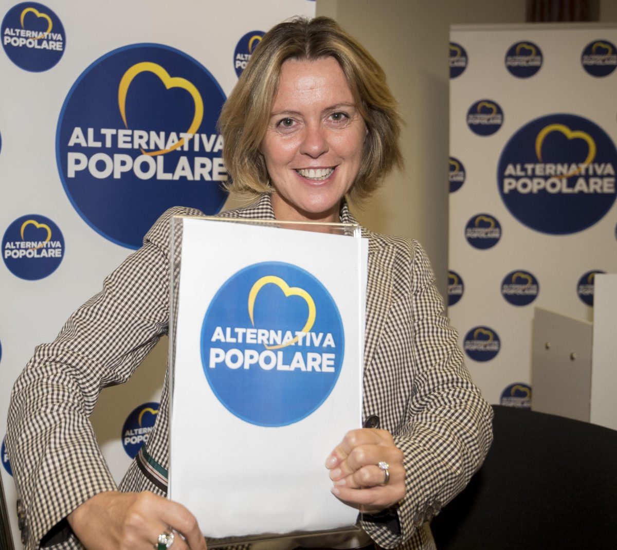 Galleria foto 'Beatrice Lorenzin, da Forza Italia al Pd, in 8 partiti diversi' - foto 5