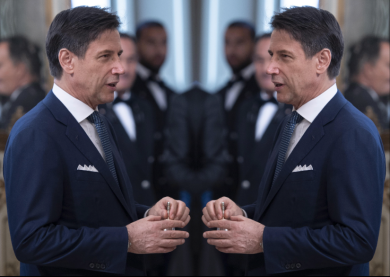 Conte, un premier lascia e raddoppia