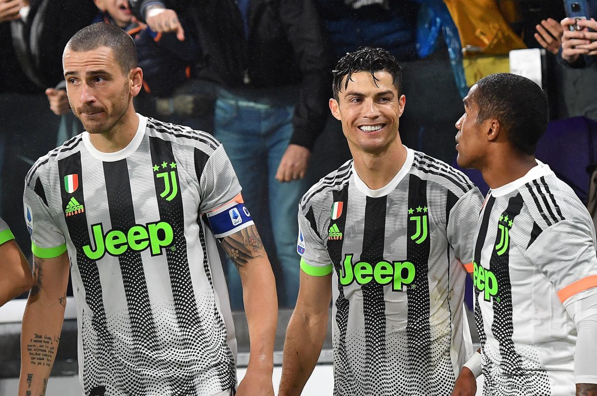 Galleria foto 'Juventus, che maglia: tornano le righe con il verde fluorescente' - foto 2