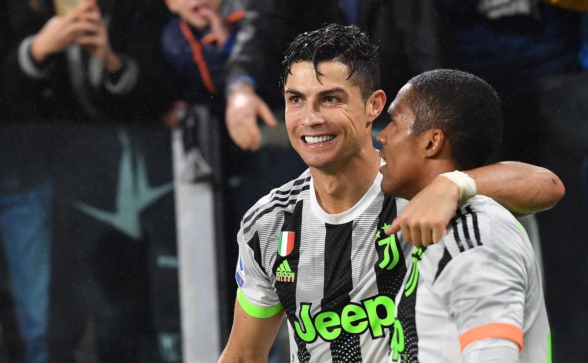 Galleria foto 'Juventus, che maglia: tornano le righe con il verde fluorescente' - foto 4