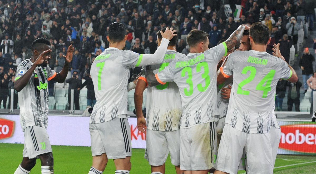 Galleria foto 'Juventus, che maglia: tornano le righe con il verde fluorescente' - foto 5