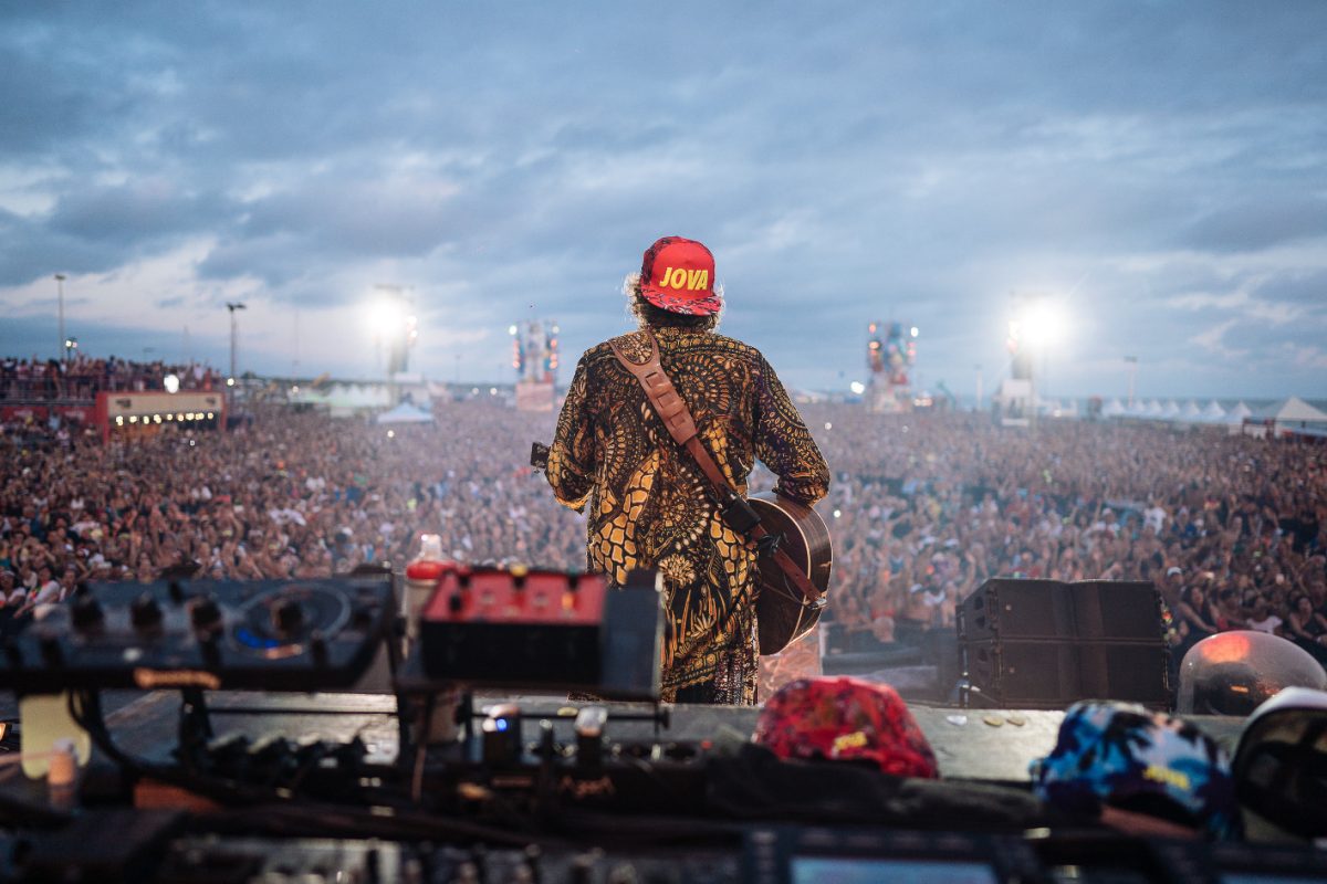 Galleria foto 'Jovanotti: “Lorenzo sulla Luna” celebra i 50 anni dallo sbarco' - foto 2