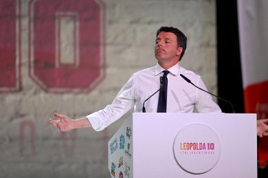Il traditore Renzi cerca altri voltagabbana