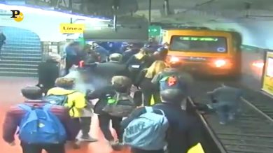 Argentina, donna salva grazie all’allarme dei pendolari in metro