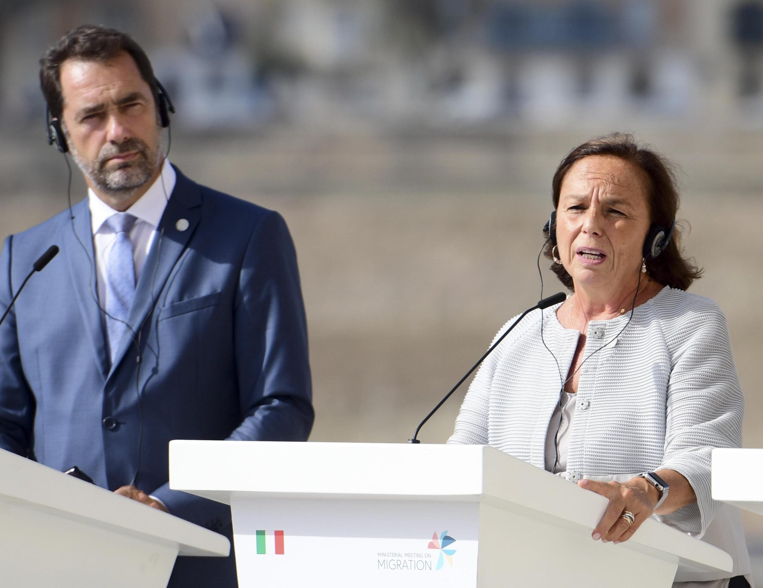 Svelato il bluff del Governo: sui migranti l’Italia è sola Svelato il bluff del Governo: sui migranti l’Italia è sola