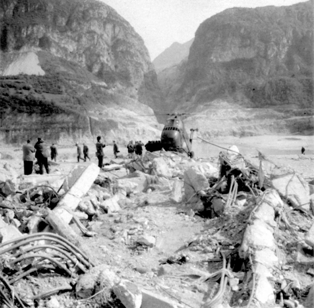 Galleria foto '56 anni fa la strage del Vajont' - foto 2