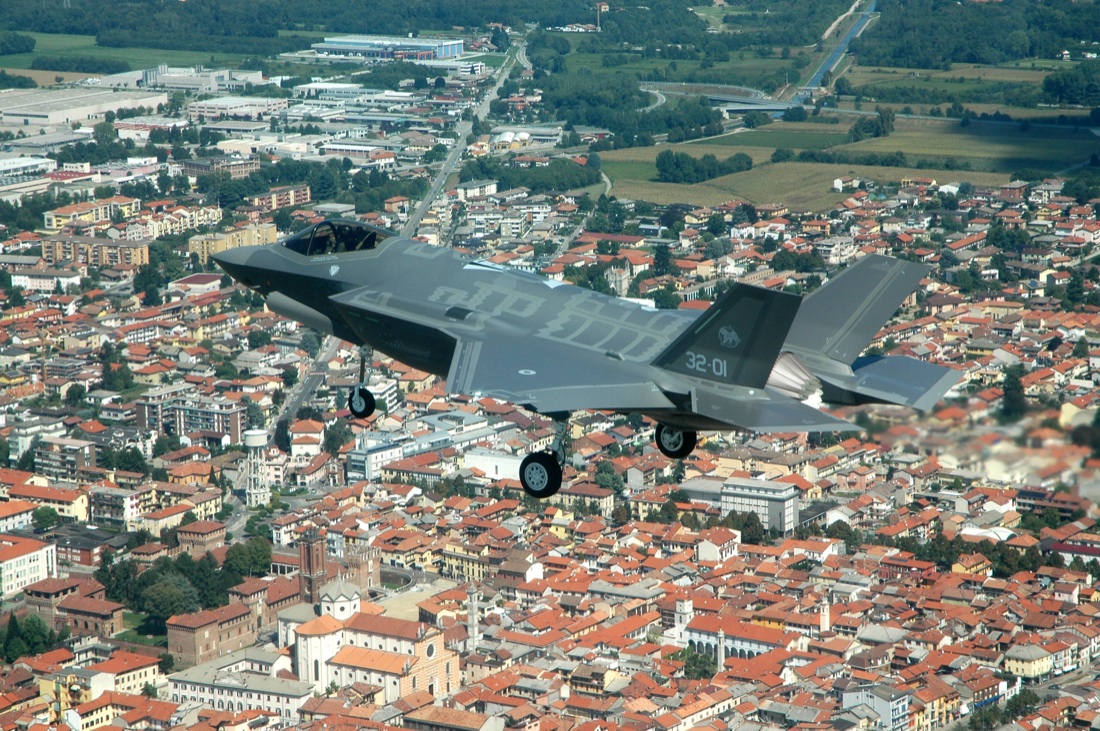 F-35: storia e foto del “Lightning II”