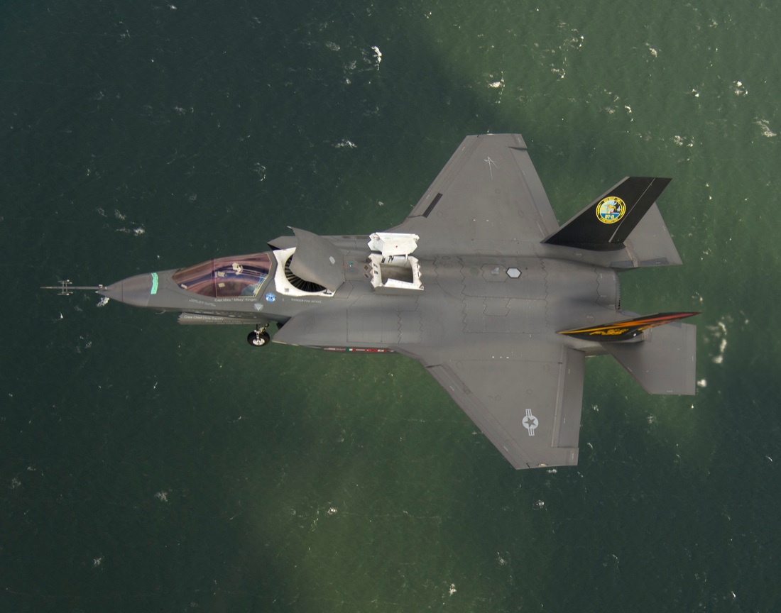 F-35: storia e foto del “Lightning II”