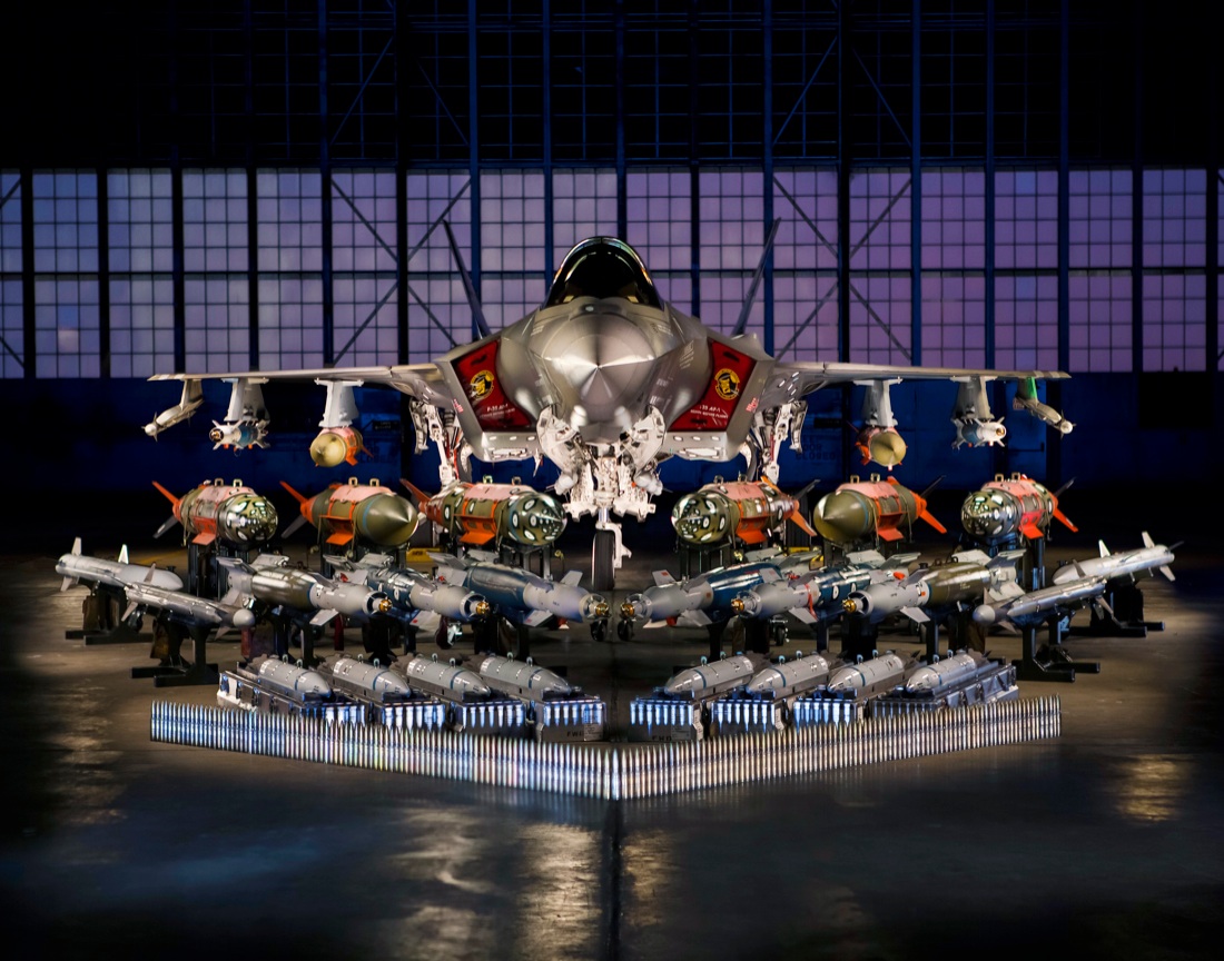 F-35: storia e foto del “Lightning II”