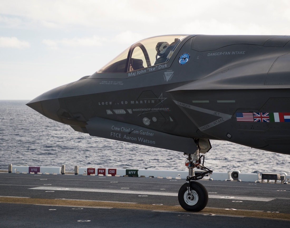 F-35: storia e foto del “Lightning II”