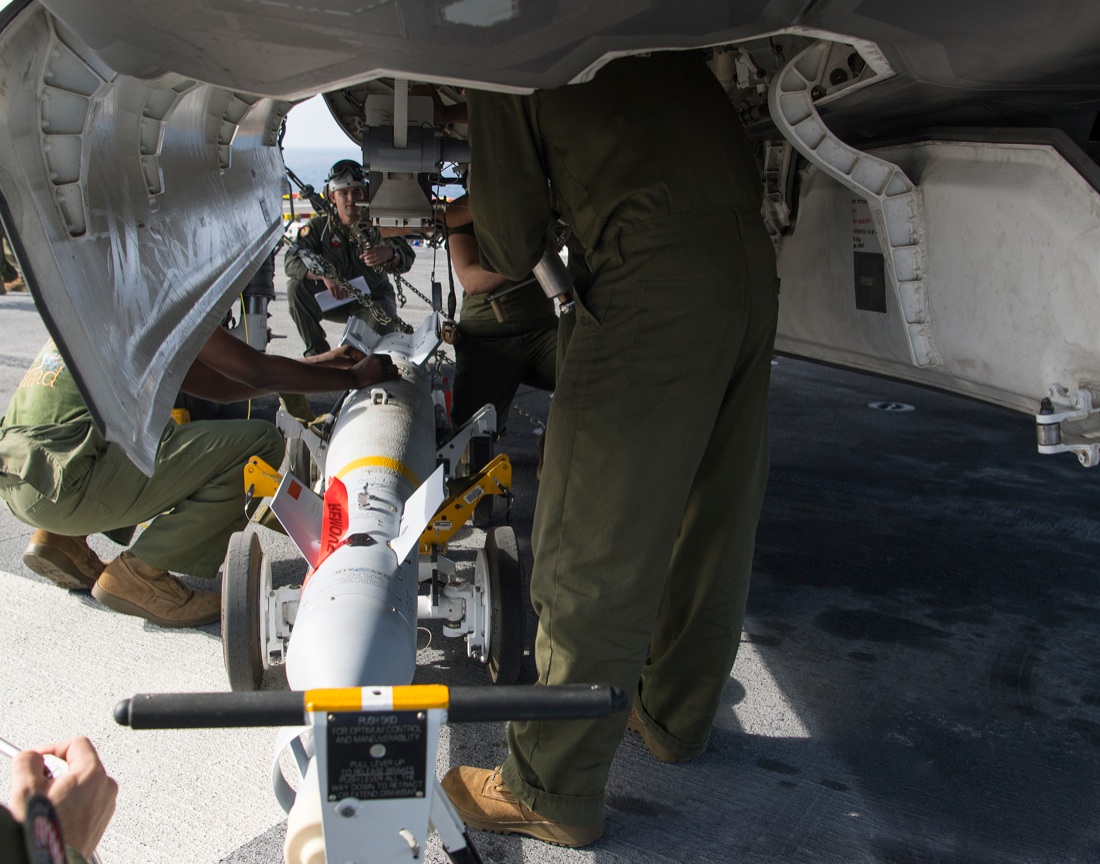 F-35: storia e foto del “Lightning II”