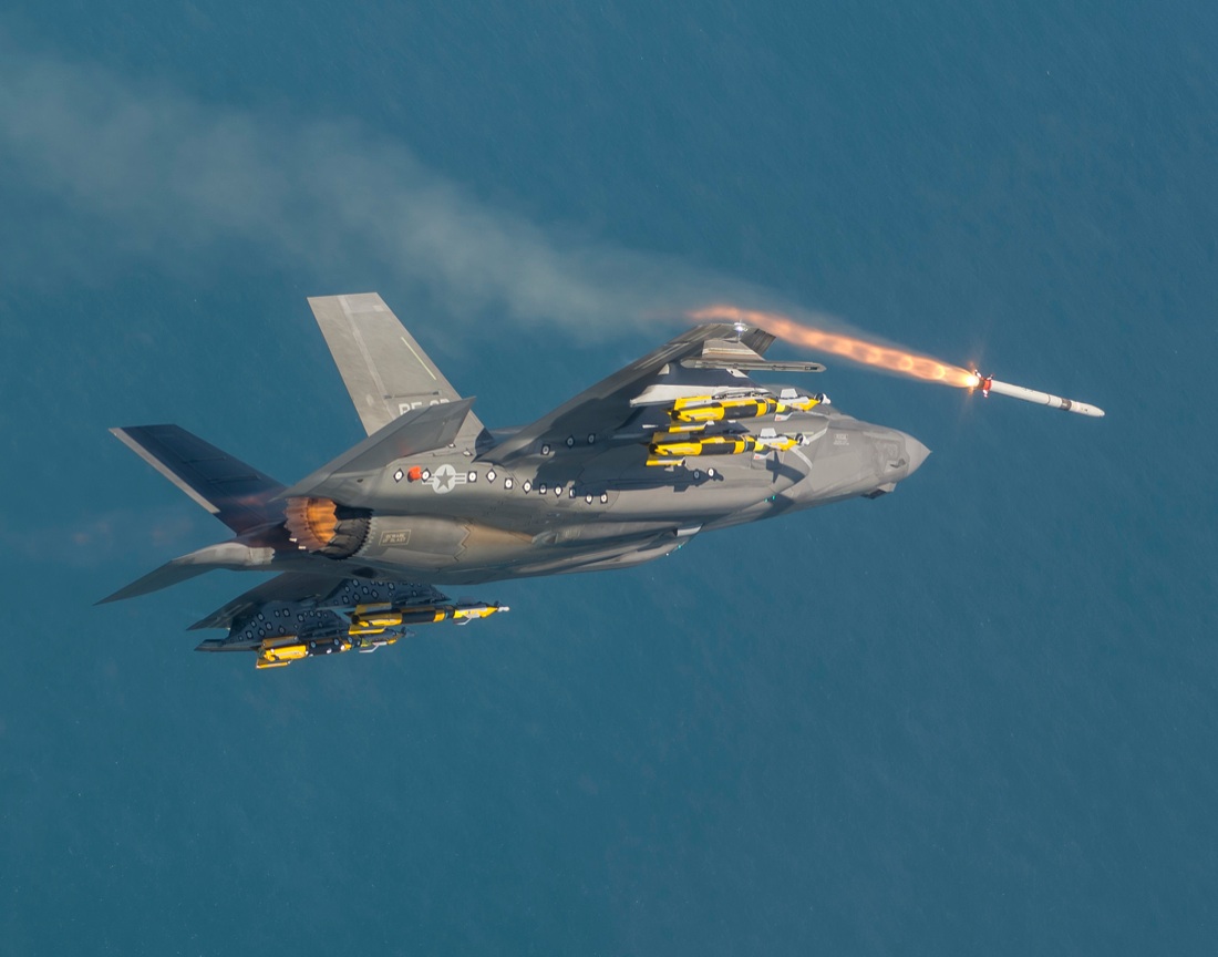 F-35: storia e foto del “Lightning II”
