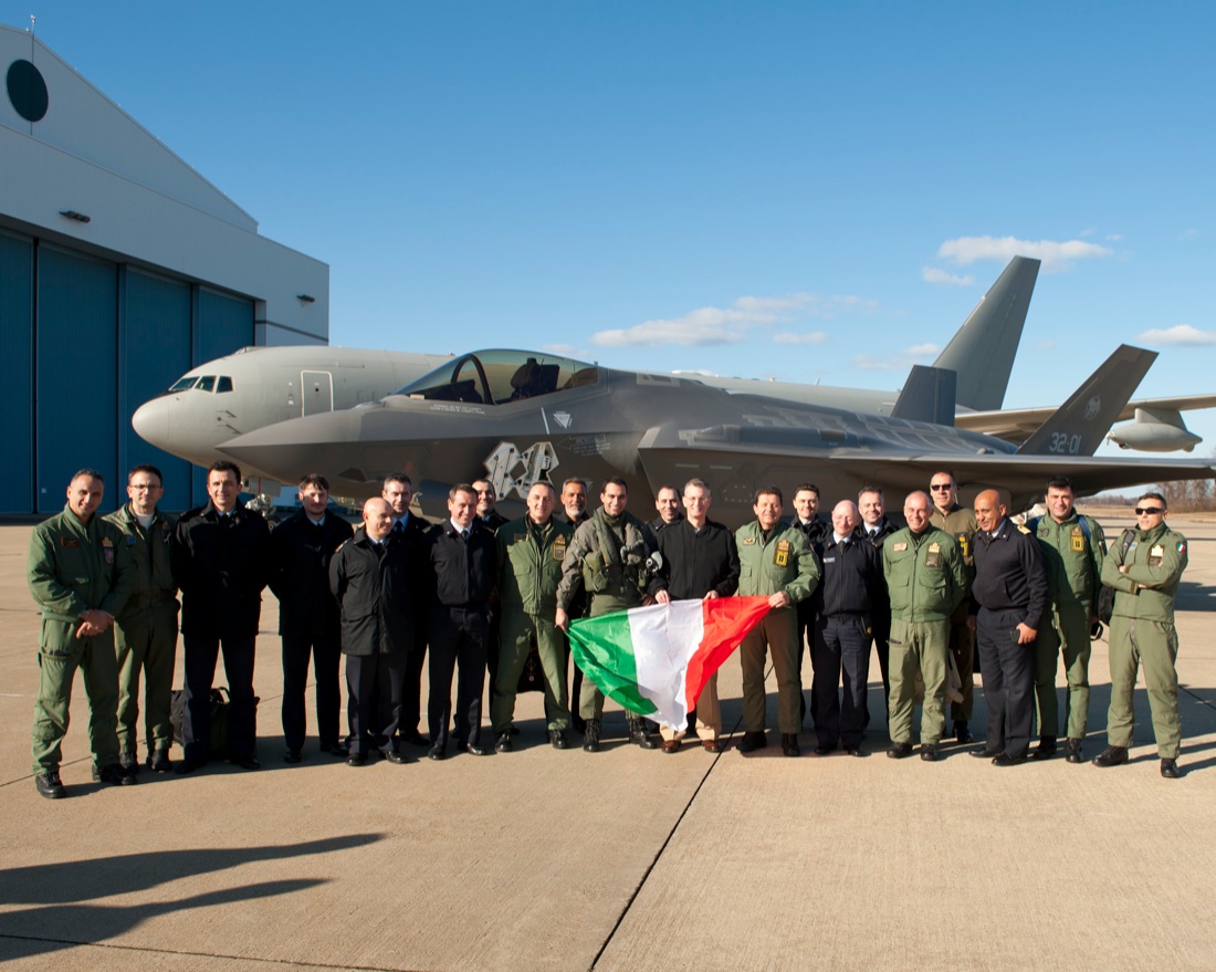 F-35: storia e foto del “Lightning II”