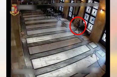 Trieste, la sparatoria in Questura | video