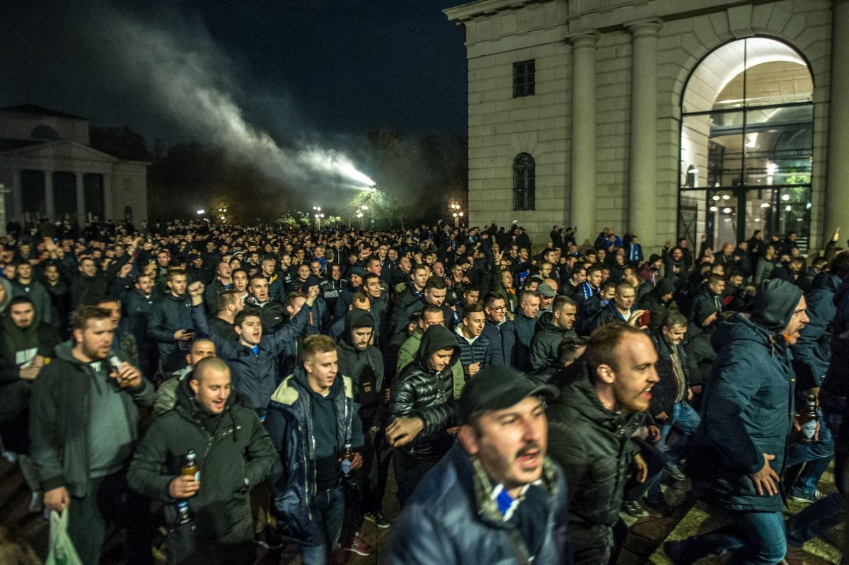 Galleria foto 'Fumogeni e saluti romani, lo show degli ultras della Dinamo Zagabria a Milano' - foto 7