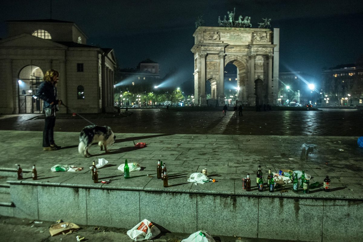 Galleria foto 'Fumogeni e saluti romani, lo show degli ultras della Dinamo Zagabria a Milano' - foto 8