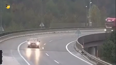Un camion cade in un dirupo in Slovenia