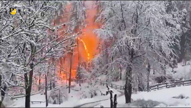 Alberi in fiamme in Val Pusteria