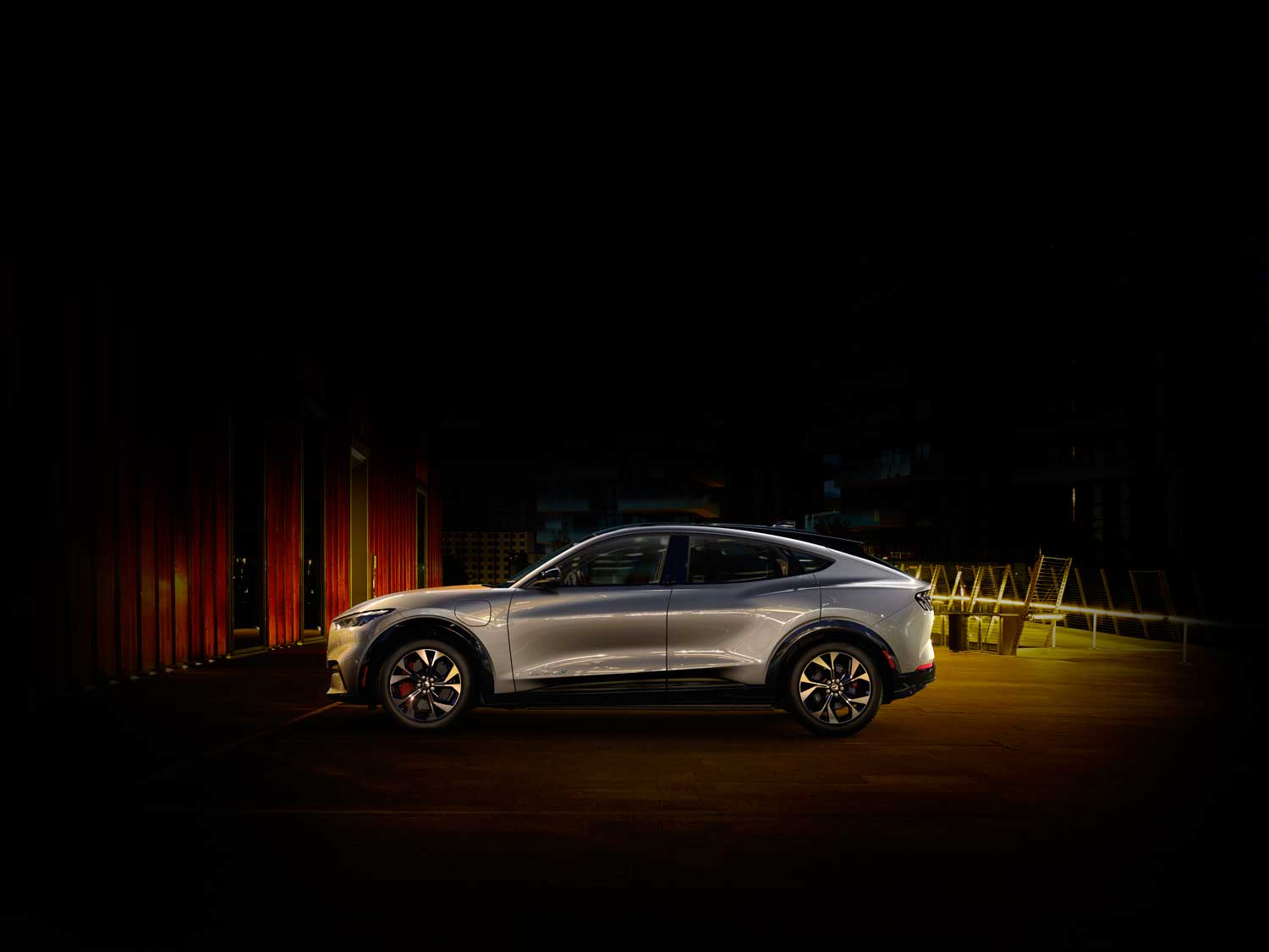 Mustang Mach-E: potenza, stile e libertà. Irrompe il nuovo SUV elettrico dell’Ovale Blu