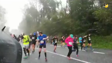 Corsa sotto la tempesta: grandinata sui corridori a San Sebastián