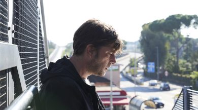 A Tor Bella Monaca non piove mai, l’esordio alla regia di Marco Bocci – Video