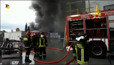 Azienda in fiamme a Padova