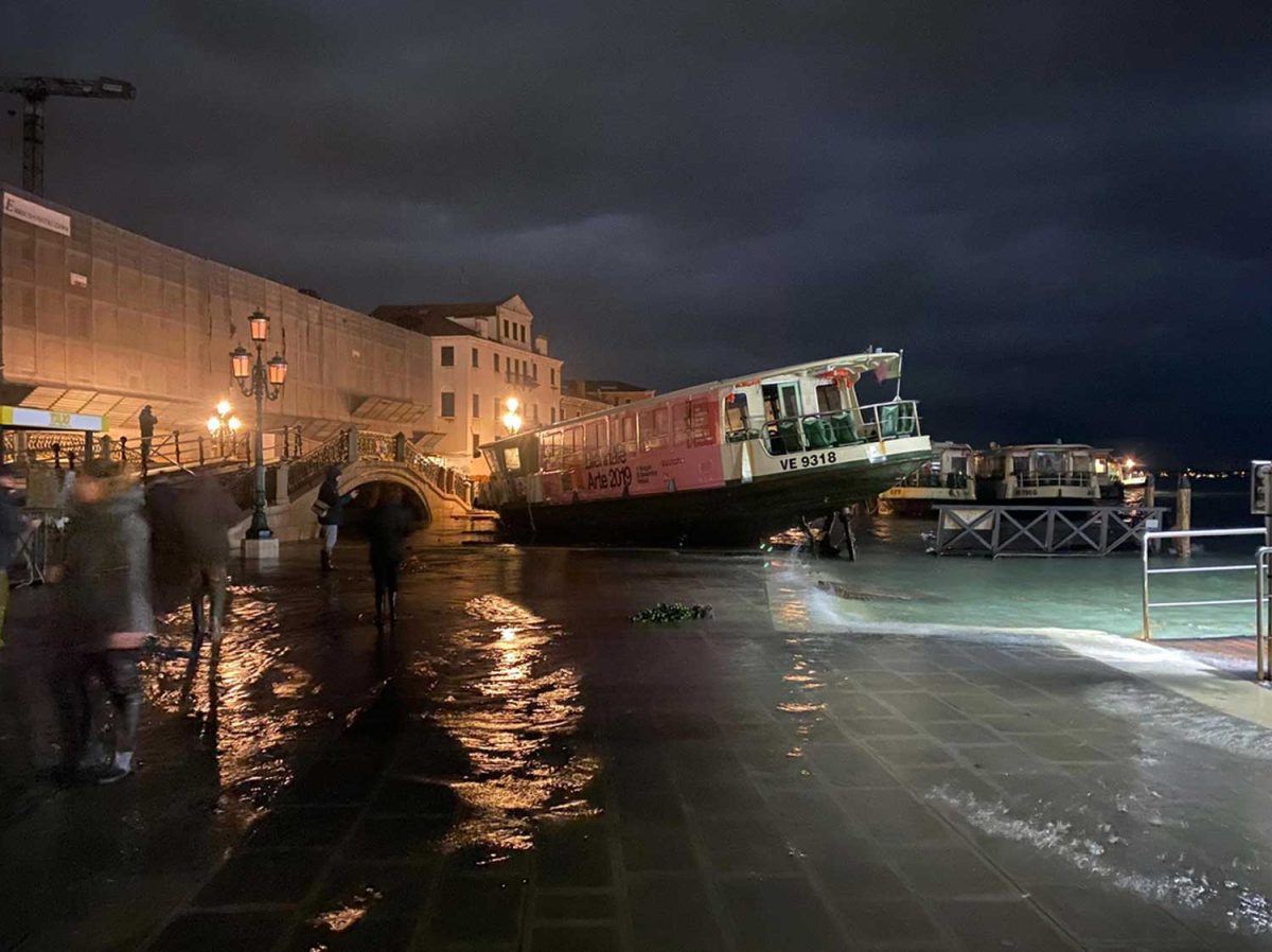 Galleria foto 'Acqua alta a Venezia | foto' - foto 6