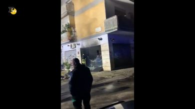 Roma, incendio alla libreria “Pecora elettrica” a Centocelle