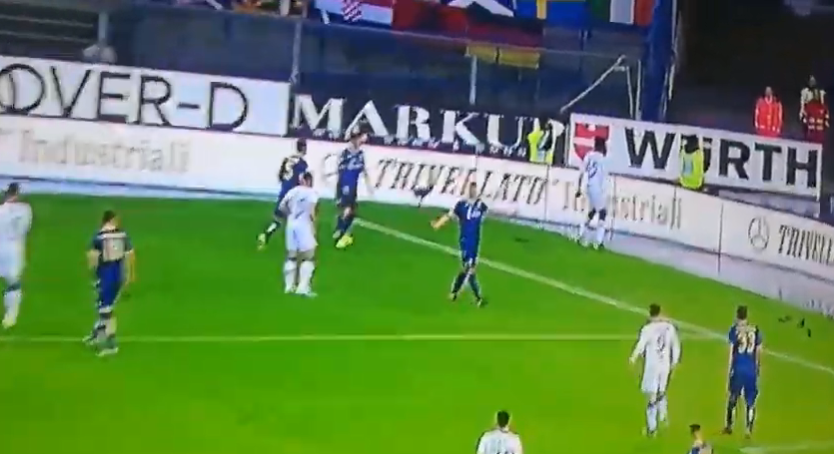 Balotelli, cori razzisti a Verona (e minaccia di lasciare il campo) – VIDEO Balotelli, cori razzisti a Verona (e minaccia di lasciare il campo) – VIDEO