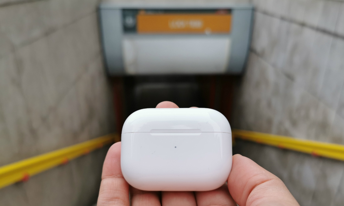 Galleria foto 'AirPods Pro, la nostra prova in metropolitana' - foto 2
