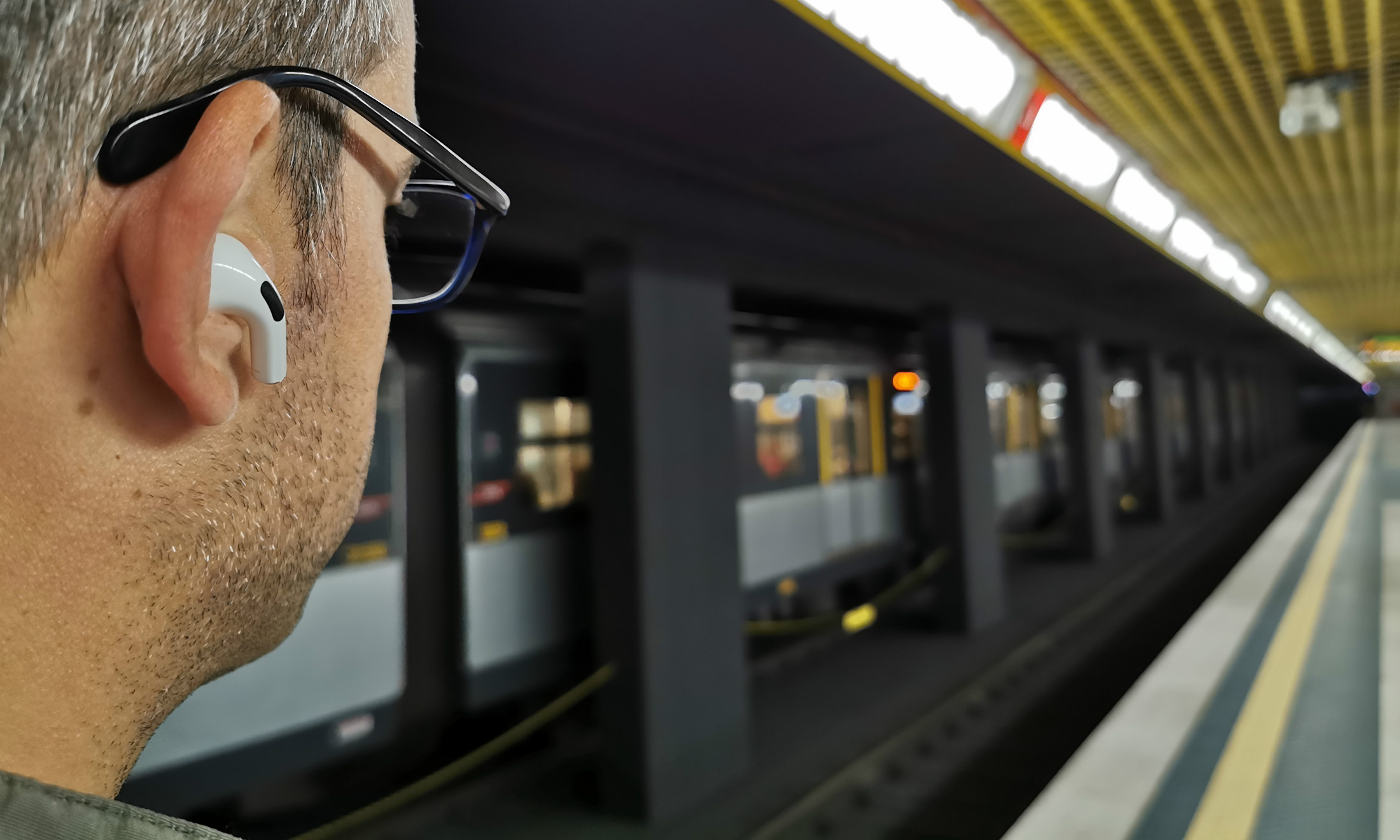 AirPods Pro, la nostra prova in metropolitana AirPods Pro, la nostra prova in metropolitana