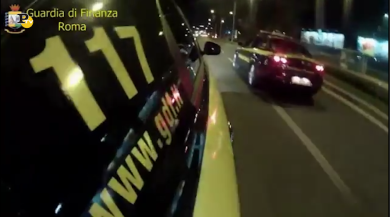 La Guardia di Finanza di Roma ha effettuato un maxi sequestro di botti