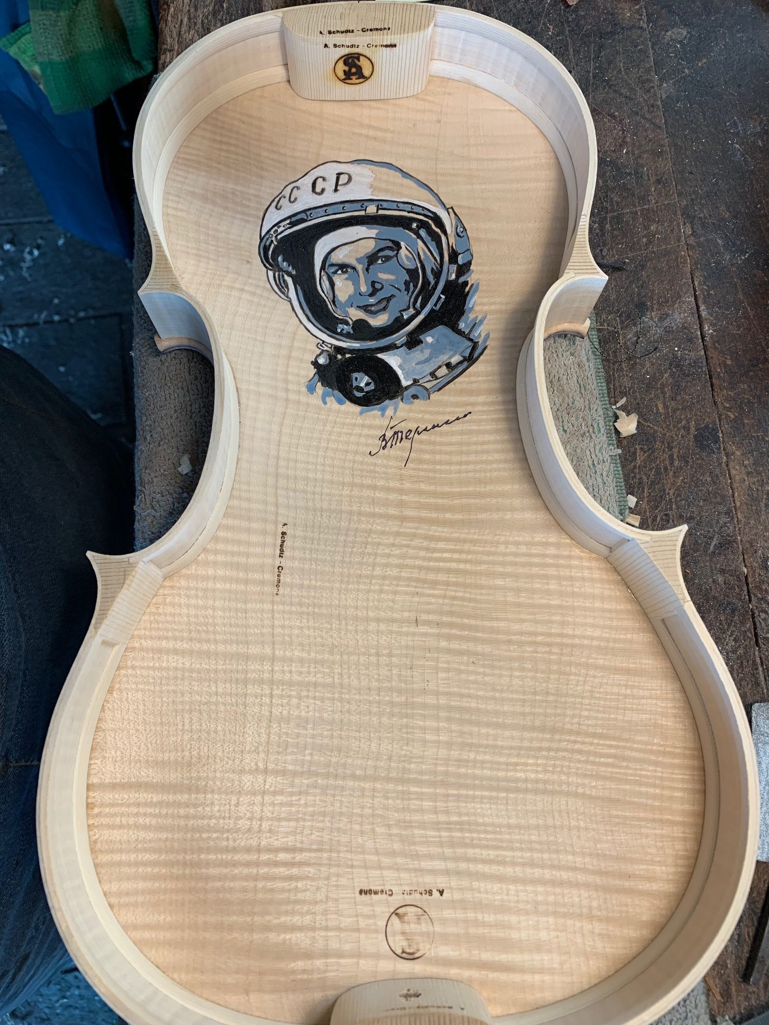 Andrea Schudtz, il maestro liutaio di Cremona che ha creato il violino “stellare”