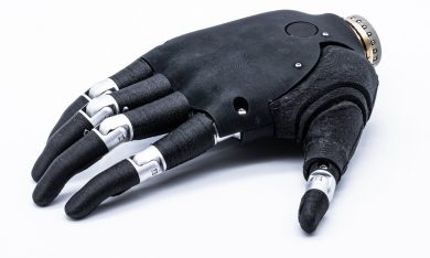 Start-up, ecco la mano bionica che traduce il pensiero in movimento