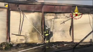 Incendio in un mercato ortofrutticolo di Napoli