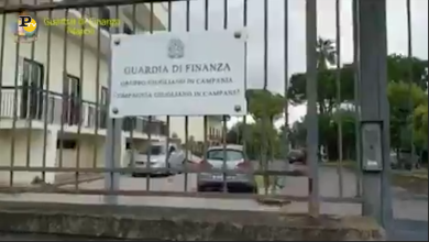 Maxi sequestro di sigarette di contrabbando a Napoli