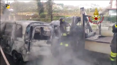 Scoppia un incendio dopo l’incidente fra due macchine a Poggio Torriana